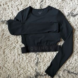 NWOT Equinox Cropped long sleeve workout Top (M)